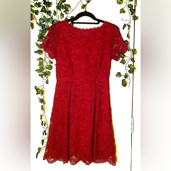 Lulus Dresses & Skirts - Lulu’s Burgundy Floral Laced Midi Dress - Size S
